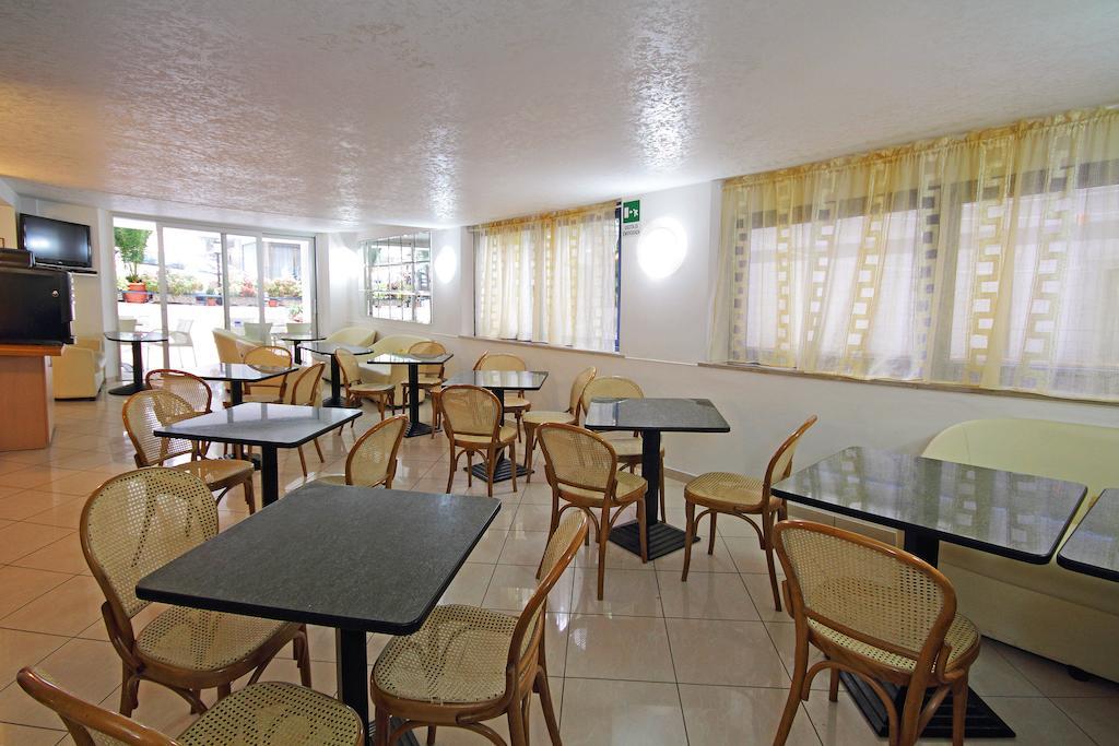 Hotel Azzurro Cattolica Dış mekan fotoğraf