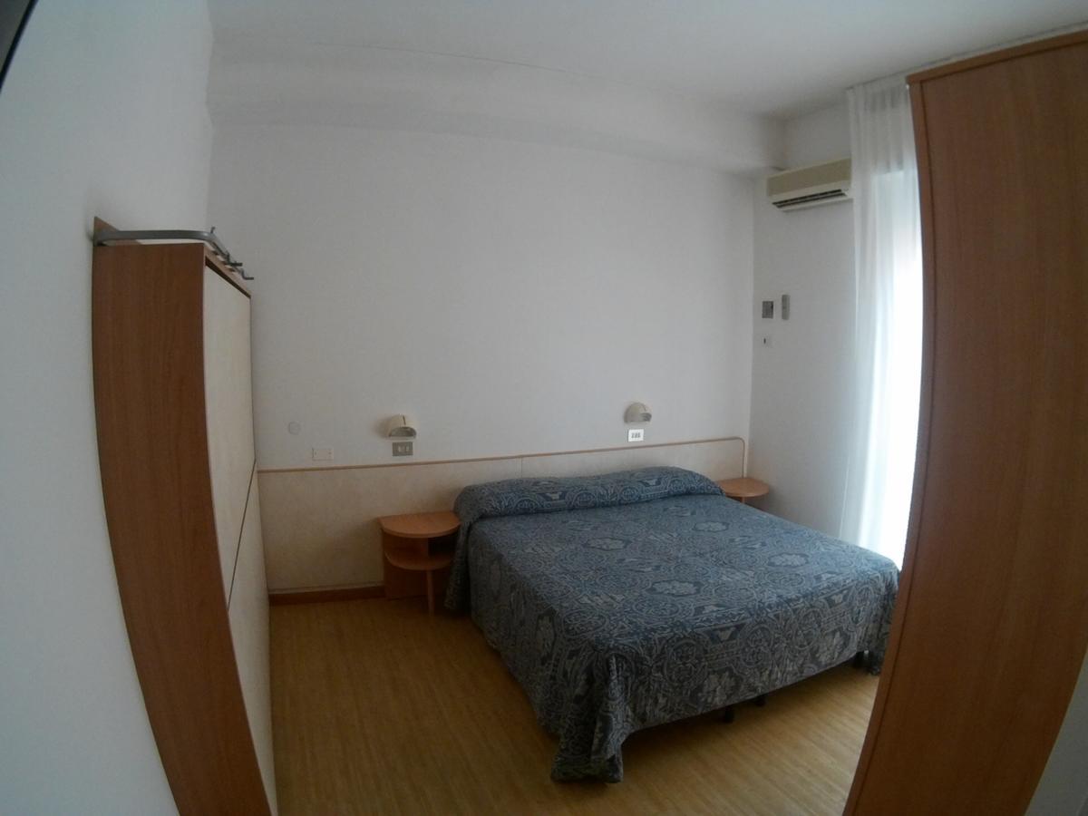 Hotel Azzurro Cattolica Dış mekan fotoğraf