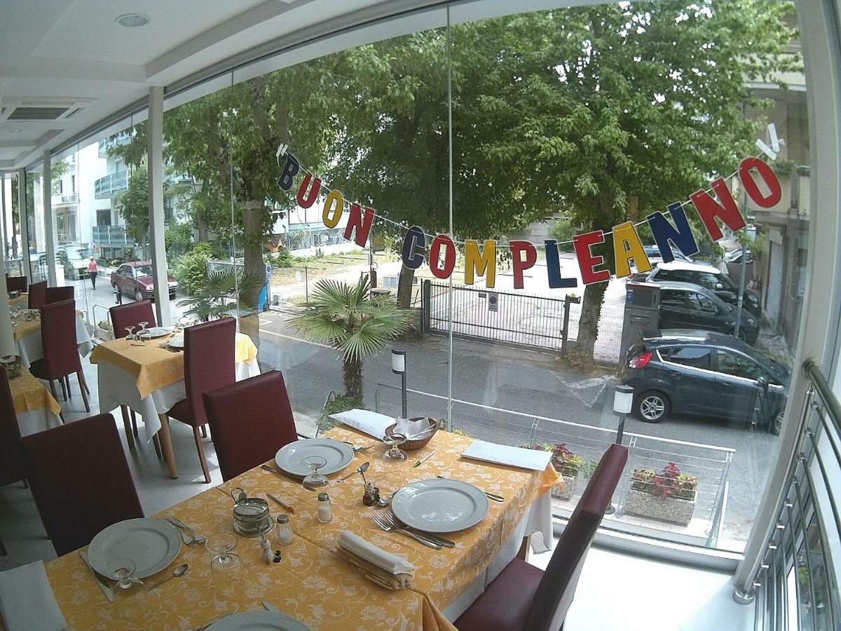 Hotel Azzurro Cattolica Dış mekan fotoğraf